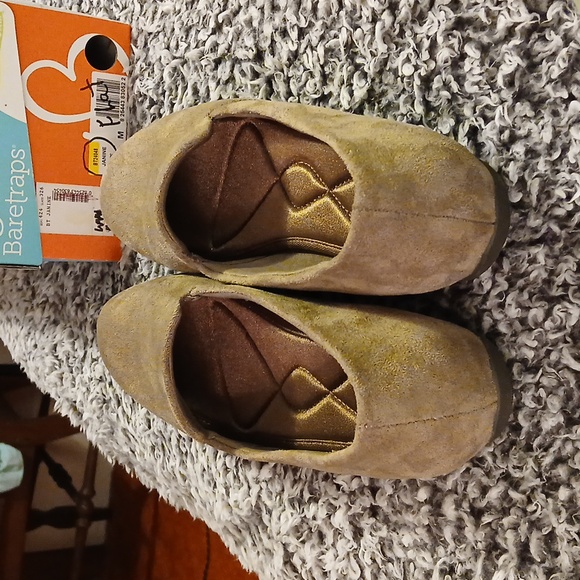 Women's Baretraps Janine Memory Foam Taupe Tan Flats Shoes Size 9 1/2 M - Picture 7 of 8